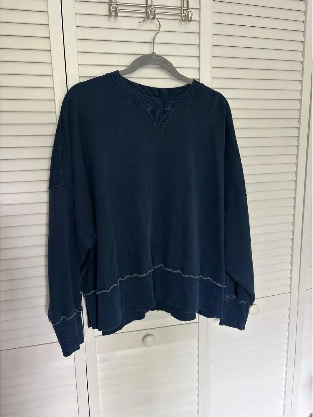 AE Big Hug Crew Neck Sweatshirt size Md Indigo